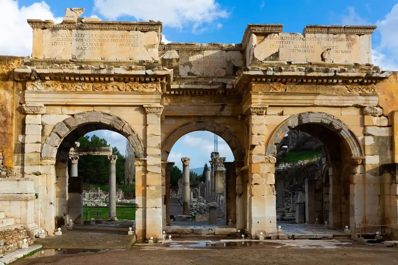 A City of Refugees and Migrants in Antiquity