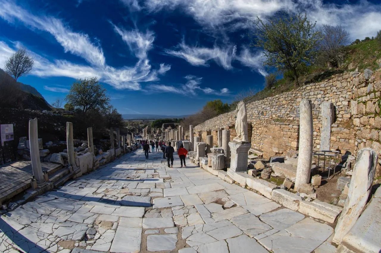 Ontdek de mysteries van Efeze: Een oude stad vol legendes en geschiedenis