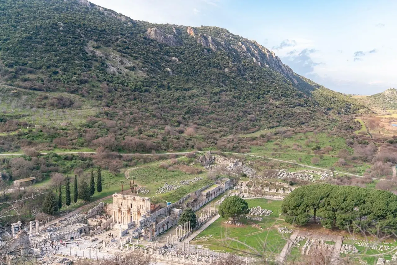 Gran Teatro de Efeso: Maravilla Antigua de 25.000 Asientos