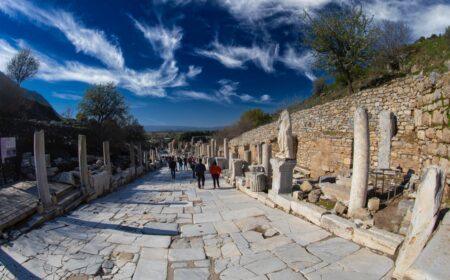 The Fall of the Bronze Age: Ephesus and the Arzawa Kingdom