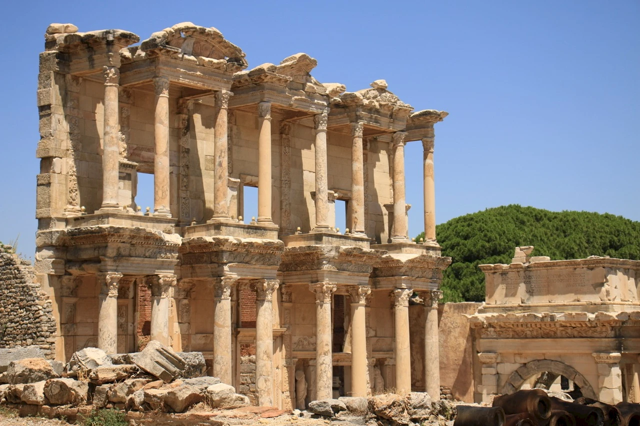 Cleopatra: Verleidster, Strateeg, of Overlever?
