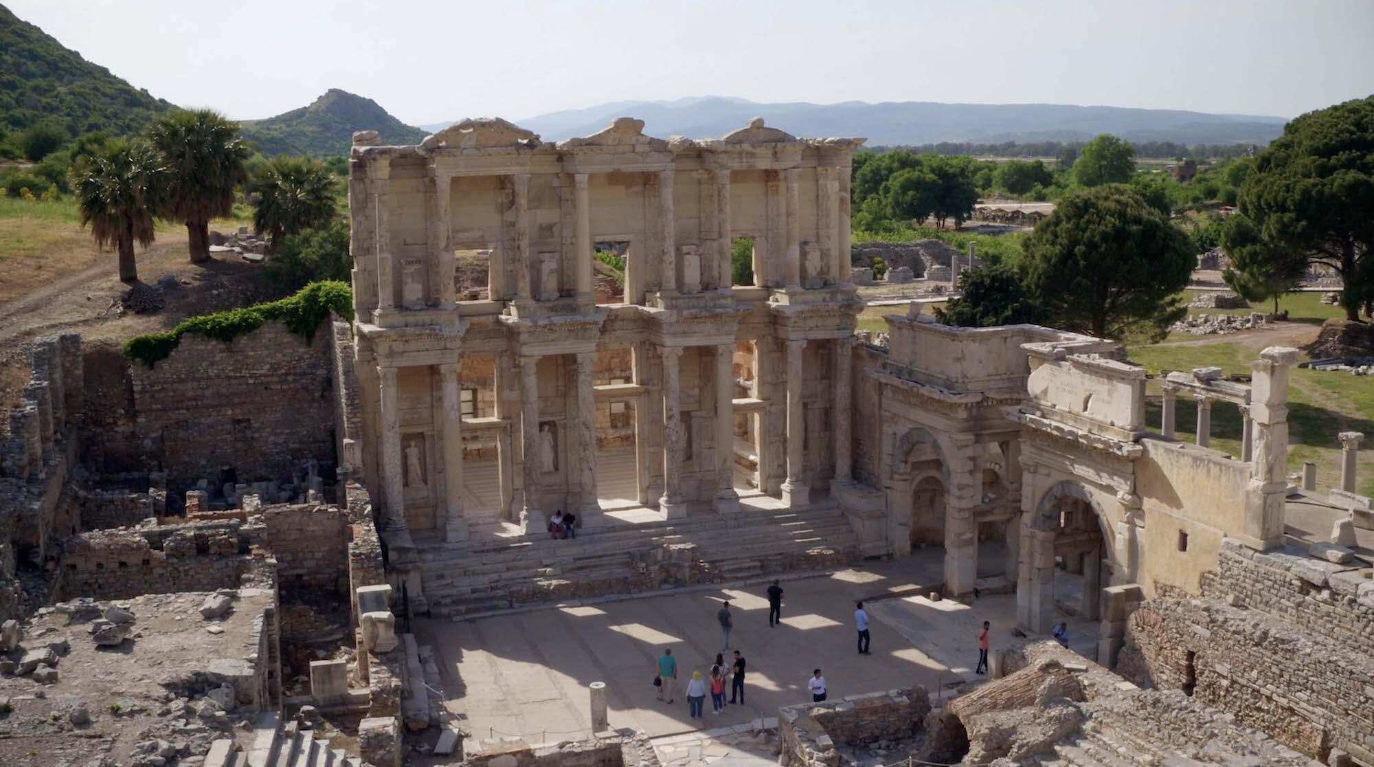 Ephesos&rsquo;un Mitolojik ve Tarihsel K&ouml;kenleri
