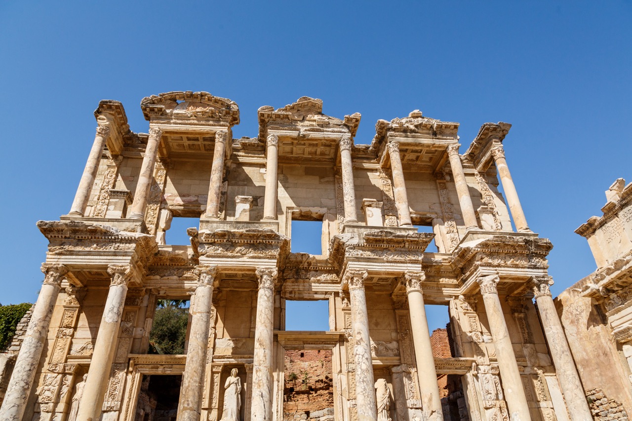 Viaje a &Eacute;feso: La Ciudad Antigua de Leyendas y Maravillas