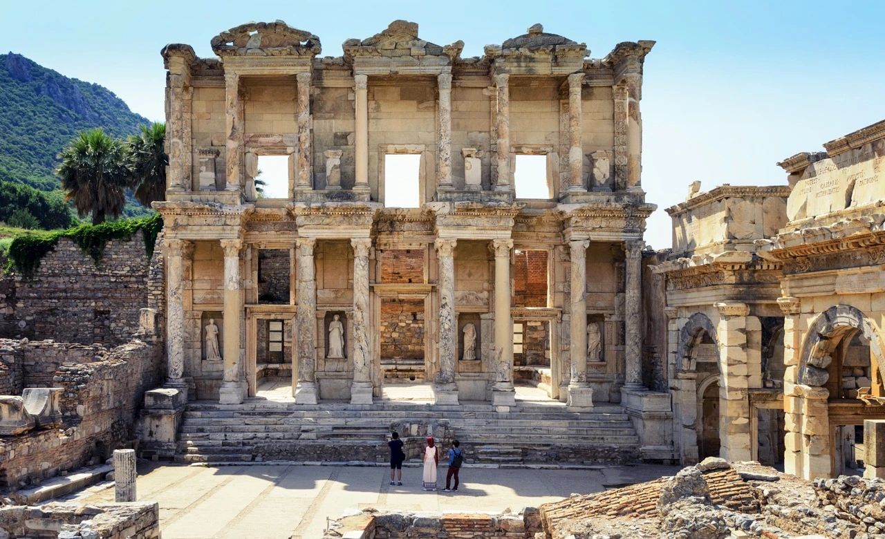 Does anyone live in Ephesus today